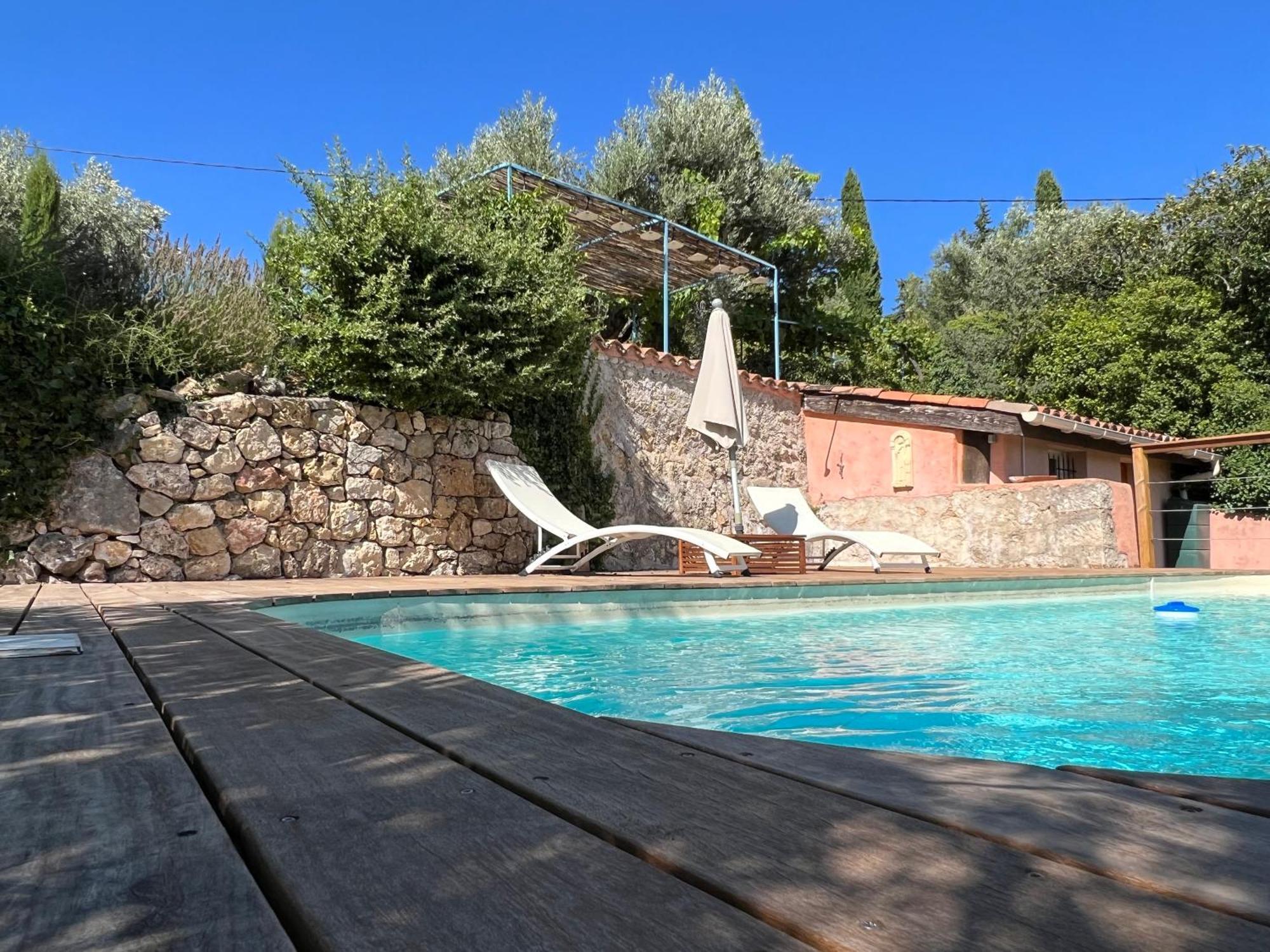 Bed and Breakfast Le Nid Des Arts Tourrettes Exterior foto