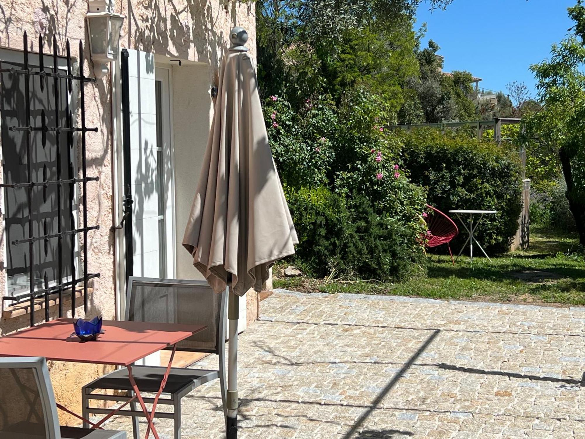 Bed and Breakfast Le Nid Des Arts Tourrettes Exterior foto